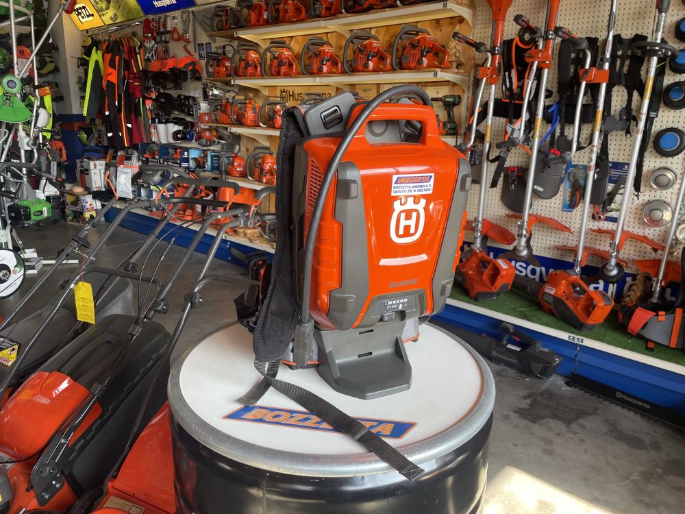 Scheda Articolo: Husqvarna-Batteria a Zaino BLi 950X Demo - by Bozzetta Andrea & C. Snc. Cavalese - Val di Fiemme Trentino - Assistenza e vendita