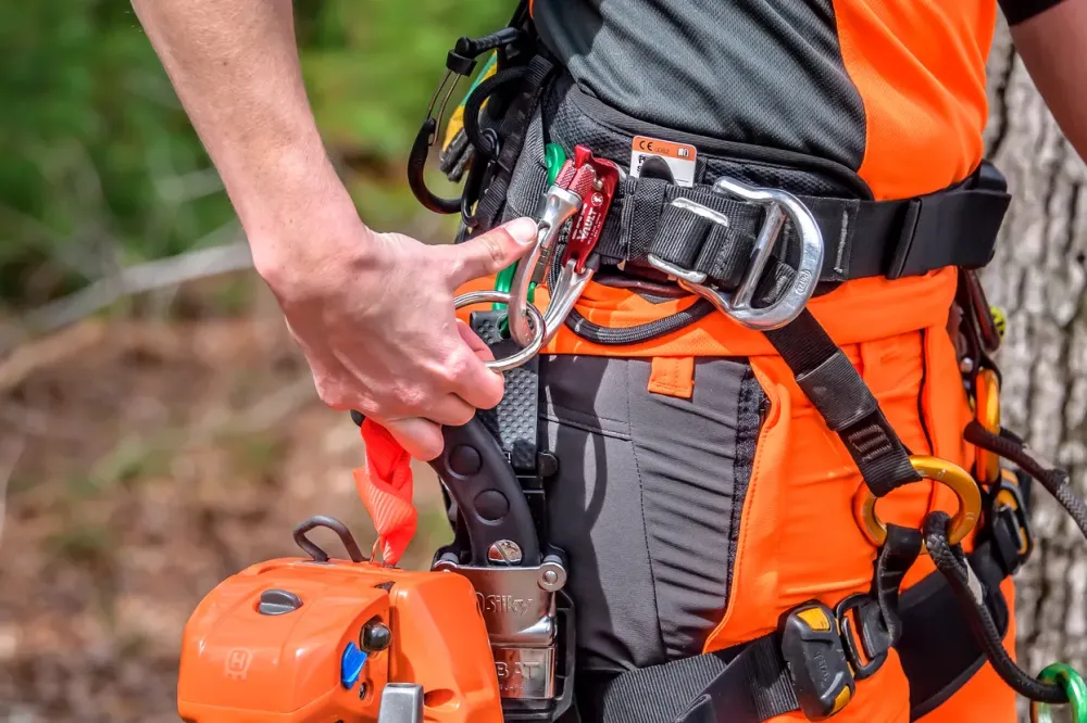 Scheda Articolo: Husqvarna-T525 - by Bozzetta Andrea & C. Snc. Cavalese - Val di Fiemme e Val di Fassa Trentino